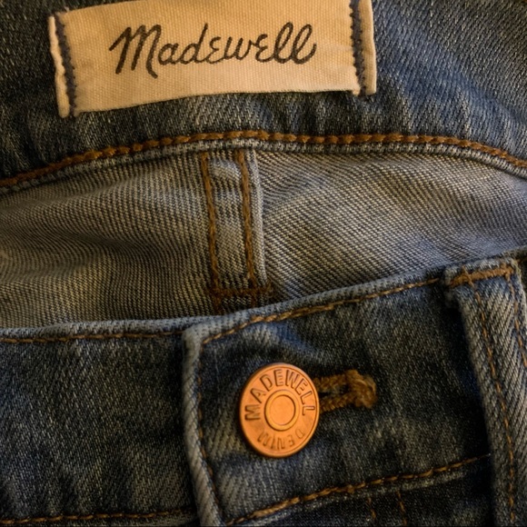 Madewell Petite 9" Mid-Rise Skinny Jeans in Frankie Wash: Torn-Knee Edition - Picture 6 of 10